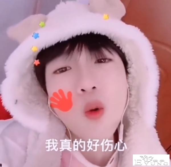“吃个桃桃”被封后，特晒女装照，网友：将“伪娘”贯彻到底？-1.jpg