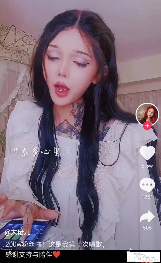 知名美女网红被曝是男生！疑原声视频流出，自称为整容花费几套房-12.jpg