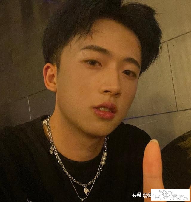 变装博主康雅雅道歉并退网，扮女装误导青少年，网友欢呼：不冤-2.jpg