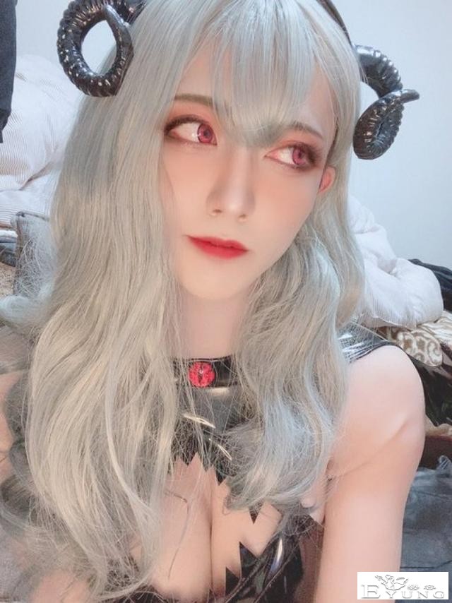 居家隔离催生伪娘直播潮，大叔戴淘宝G杯假胸打赢，再也不信网红-4.jpg