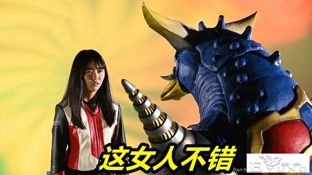 特利迦奥特曼：蓝色雷兽是吃货，一堆“馒头”搞定，吃完翻脸打人-5.jpg