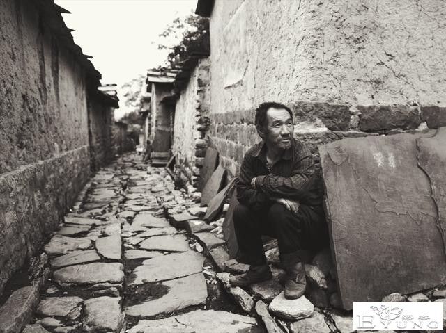 湖北人贩子男扮女装，2次嫁人“生孩子”，却因家庭琐事暴露身份-5.jpg