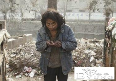 湖北人贩子男扮女装，2次嫁人“生孩子”，却因家庭琐事暴露身份-8.jpg