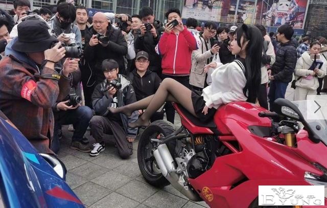 为何漫展不雅COS屡禁不止？背后的灰色利益难以估计-4.jpg