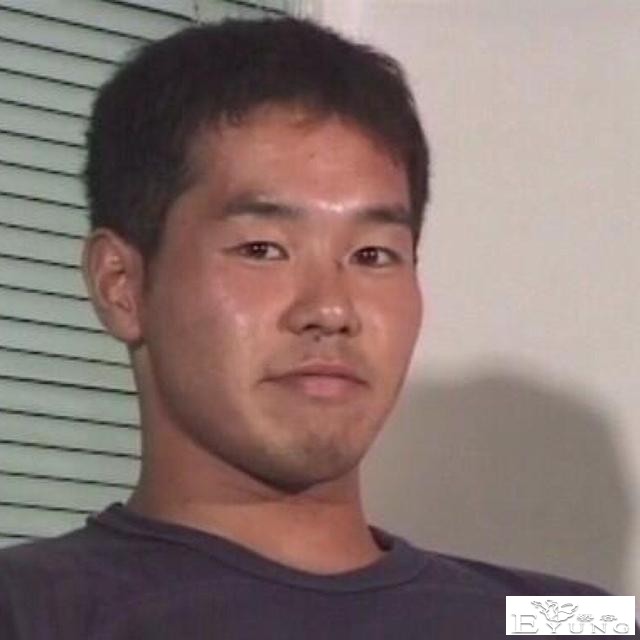 国内学生接受采访，衣服上印的是野兽先辈-2.jpg