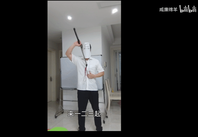 二次元妹子的胸口能掏出多少东西？-35.jpg