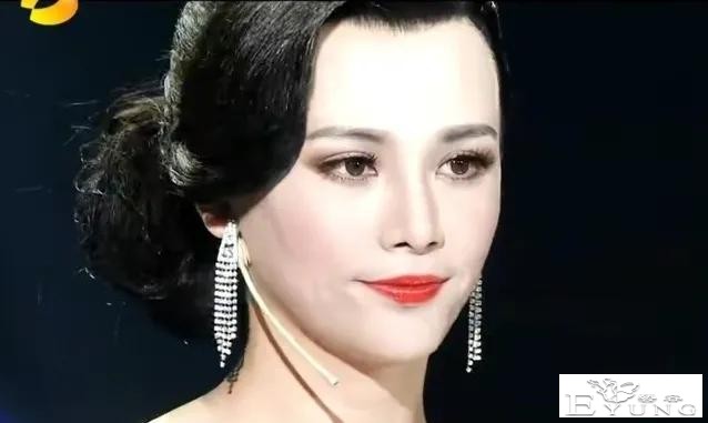 不是往胸部塞馒头就是男扮女装，这8位男星的反串，才对得住观众-16.jpg