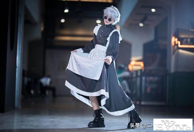 《咒术回战》五条悟女仆cos，撩裙子和搞怪的五条悟，太可爱啦-4.jpg