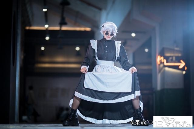 《咒术回战》五条悟女仆cos，撩裙子和搞怪的五条悟，太可爱啦-8.jpg