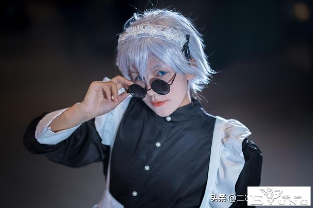 《咒术回战》五条悟女仆cos，撩裙子和搞怪的五条悟，太可爱啦-11.jpg