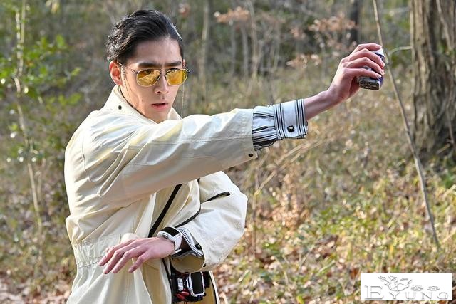 假面骑士Revice28话，无敌博士终于变身，花里胡哨“万人骑”登场-1.jpg