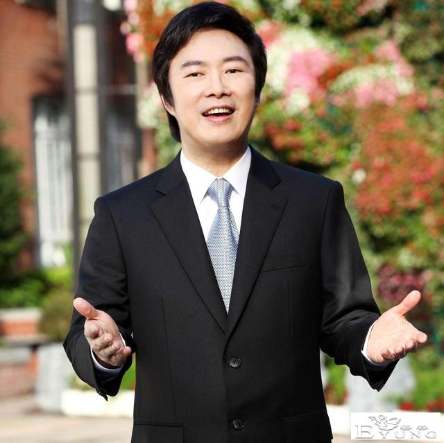 至今未婚的10位大龄男主持人，各有各的苦衷，最大67岁，最小43岁-43.jpg