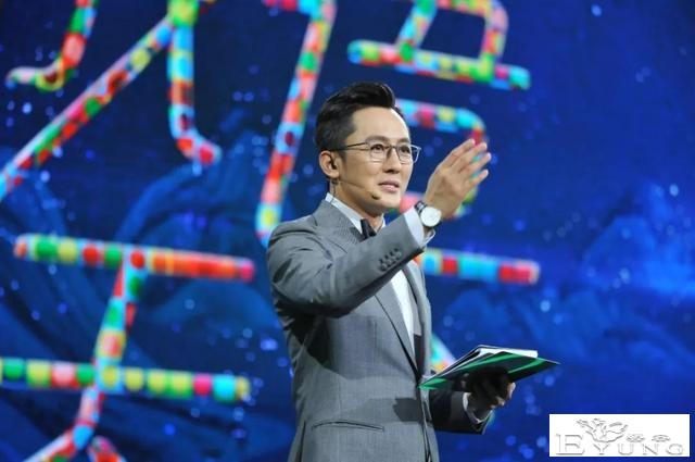 至今未婚的10位大龄男主持人，各有各的苦衷，最大67岁，最小43岁-49.jpg