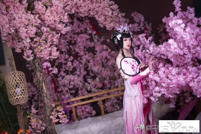 《王者荣耀》游园惊梦甄姬cos，花与人相互映衬，清丽可人-7.jpg