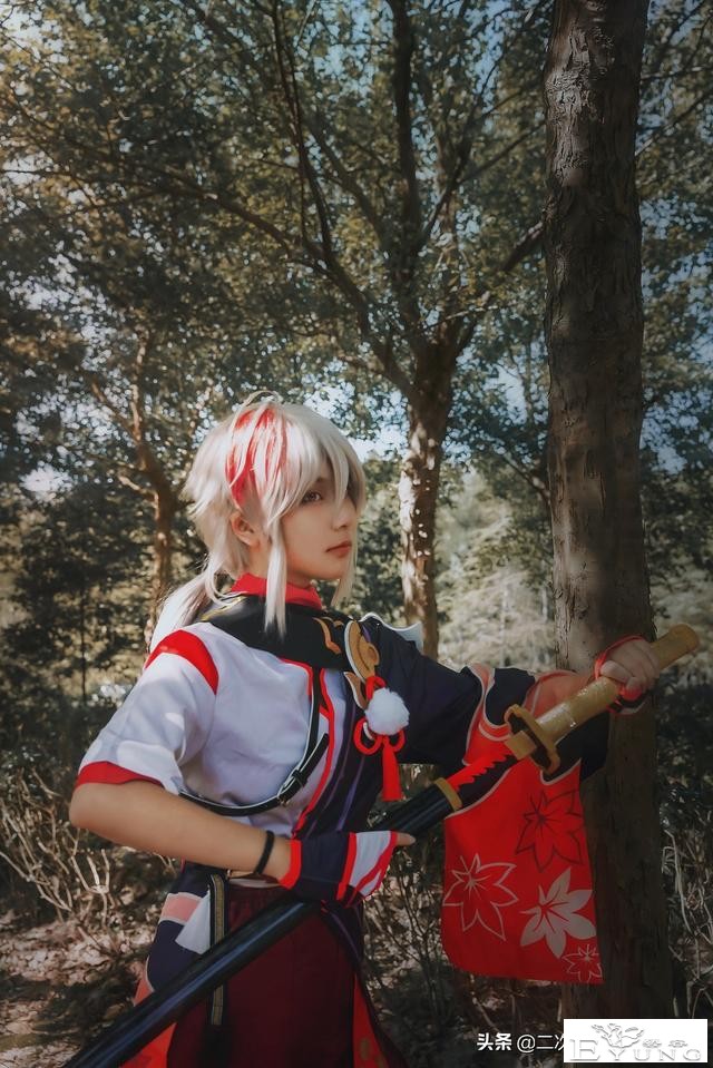 《原神》枫原万叶cos，这个眼神，有点可爱与帅气-4.jpg