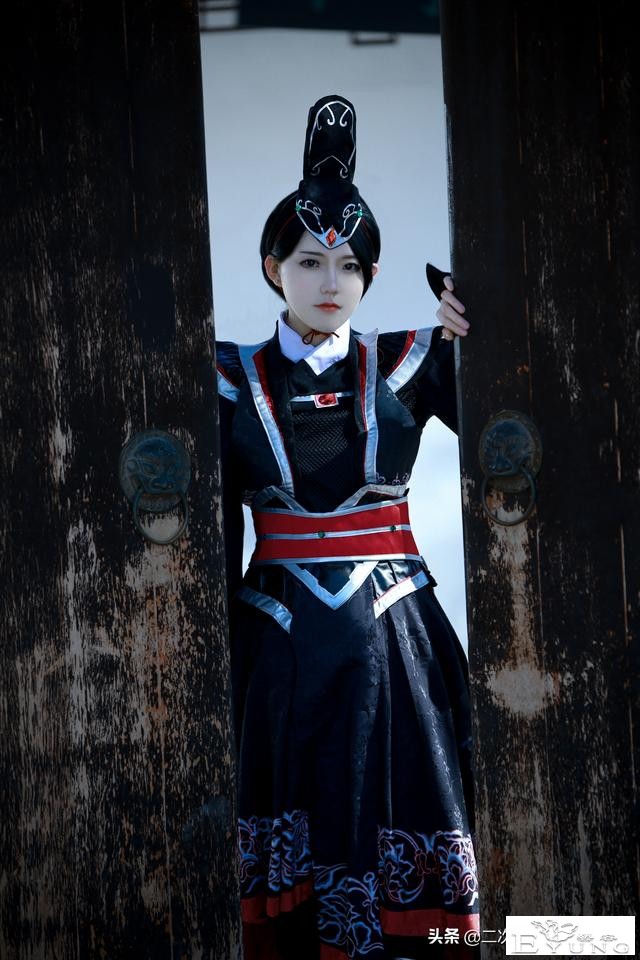 《少年锦衣卫》方雨亭cos，容貌姣好，浅浅的笑容突然被帅到-1.jpg