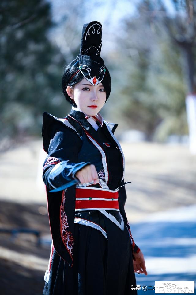 《少年锦衣卫》方雨亭cos，容貌姣好，浅浅的笑容突然被帅到-8.jpg