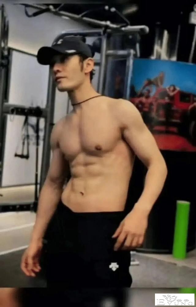 这么多男明星，论自我要求还是他第一-5.jpg