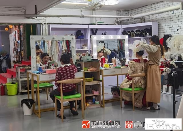 自拍也是一门生意，换装自拍馆在玉林悄然兴起-4.jpg