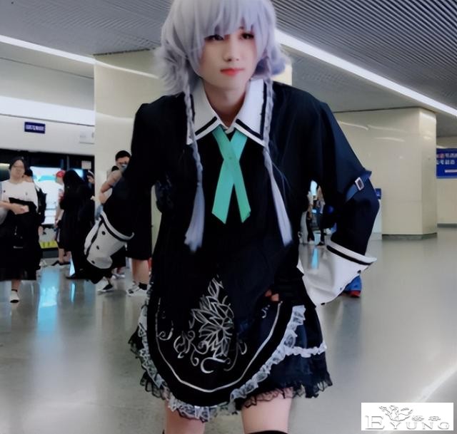 16岁男生“扮女装”，化妆以假乱真，其他男生表示：有心动的感觉-2.jpg