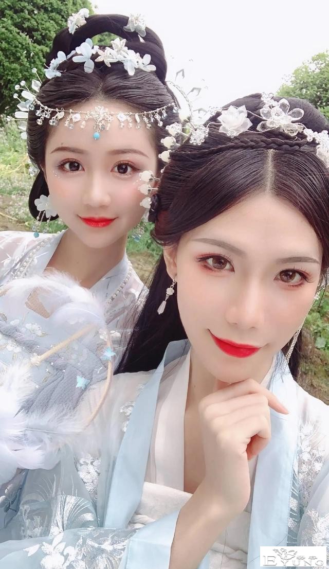 网红界“女装大佬”，康雅雅纯欲天花板，艾比身陷变性造假传闻-1.jpg