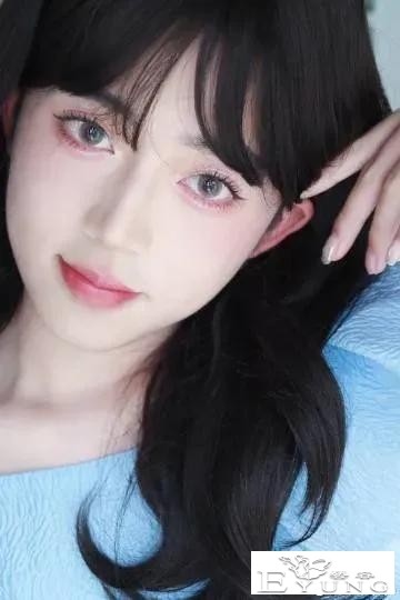 网红界“女装大佬”，康雅雅纯欲天花板，艾比身陷变性造假传闻-5.jpg
