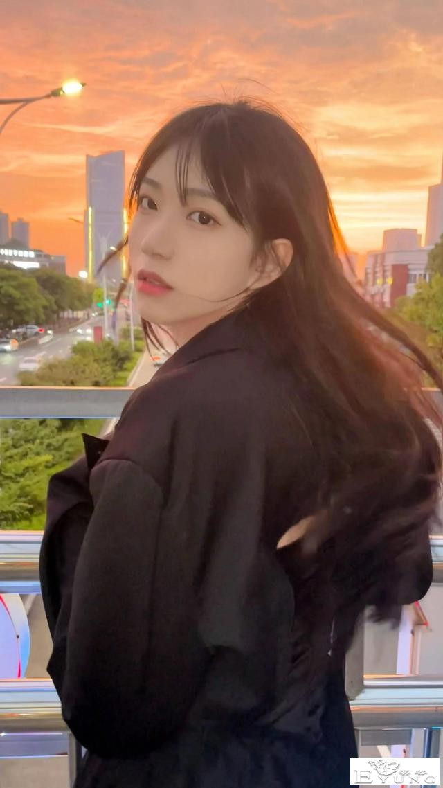 网红界“女装大佬”，康雅雅纯欲天花板，艾比身陷变性造假传闻-8.jpg