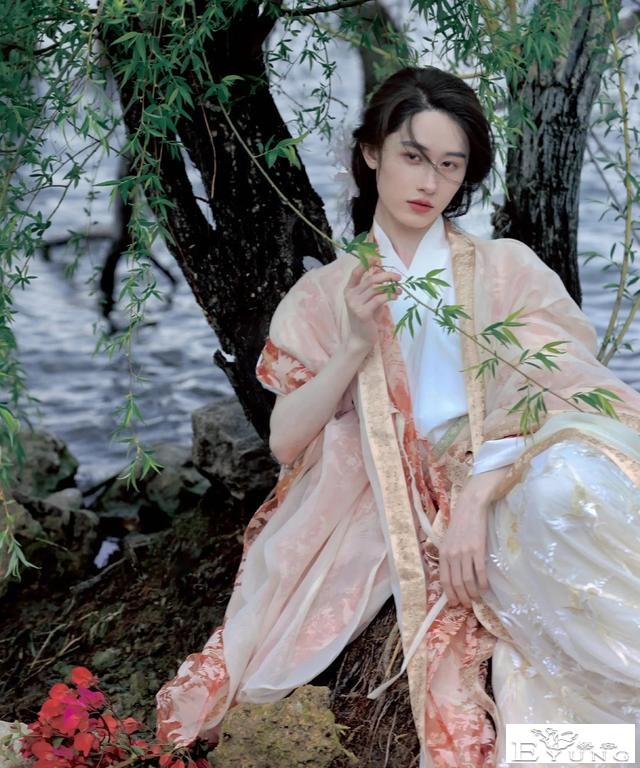 网红界“女装大佬”，康雅雅纯欲天花板，艾比身陷变性造假传闻-9.jpg