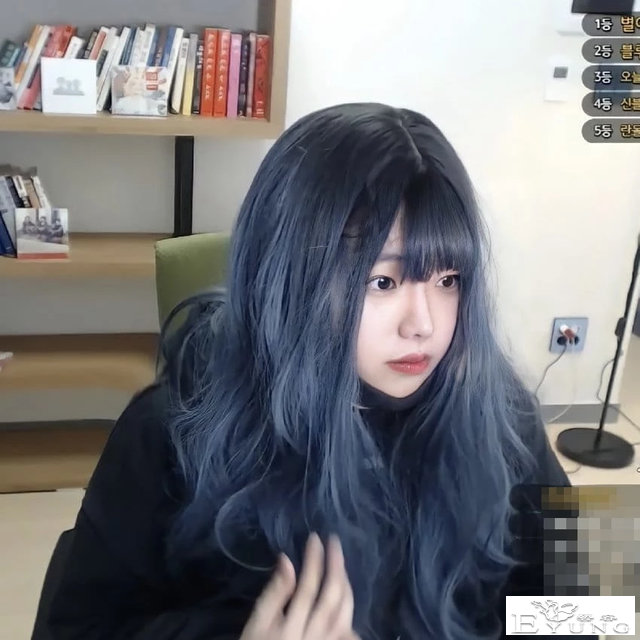 韩国男网红女装骗大叔嫖娼，揭露真身遭暴打！直播看呆网友-2.jpg
