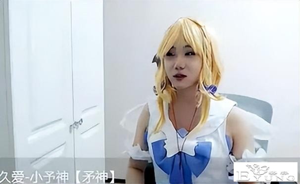 王者荣耀：女装上瘾，小予神女装cos瑶妹，连麦坏空空太辣眼-1.jpg