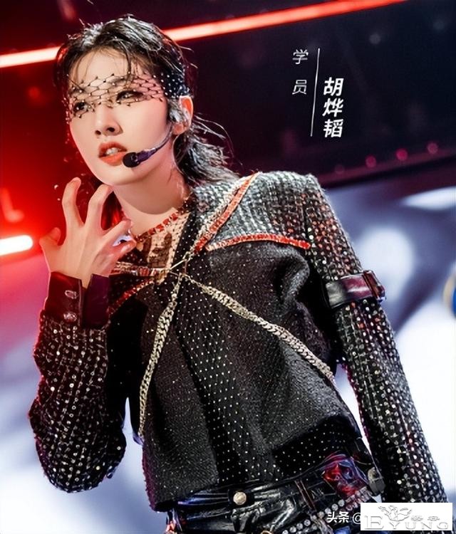 娱乐圈“媚女”行为：穿女装、装娘炮、扮伪娘，让我大开眼界-9.jpg