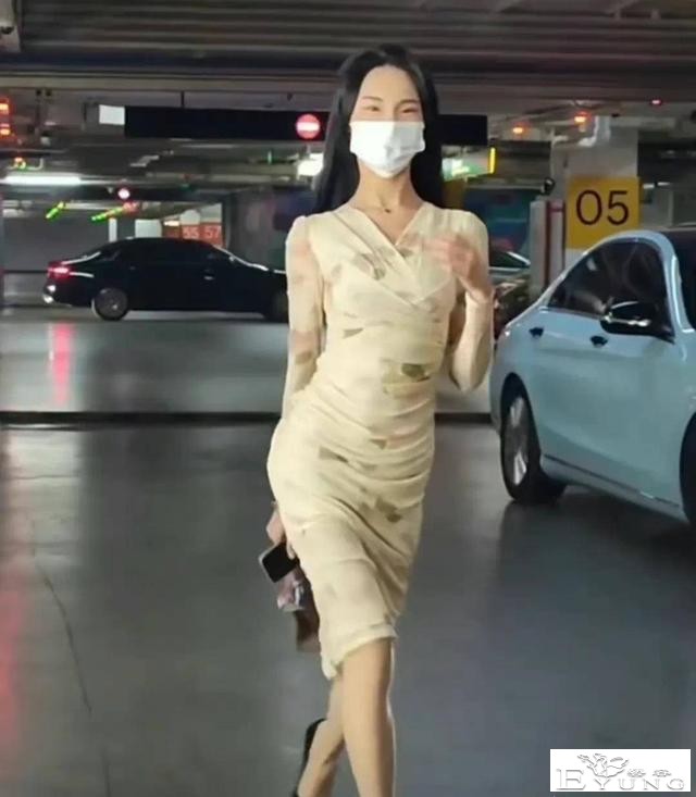 京城乔姐的瓜，男扮女装进入女浴室拍照，这个女装大佬NB class-10.jpg