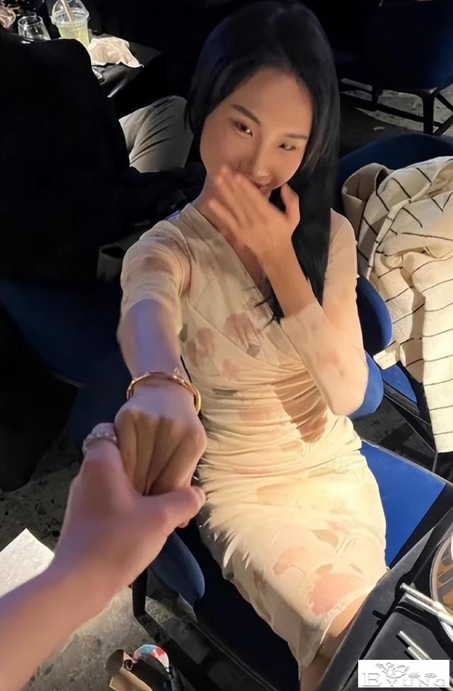 京城乔姐的瓜，男扮女装进入女浴室拍照，这个女装大佬NB class-9.jpg