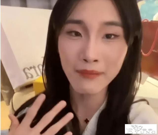 没底线！网红乔姐男扮女装进浴室，拍女顾客私密照博流量-13.jpg