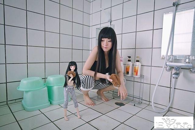 日本美少女将SD娃娃变身自己，换了百套不同衣服拍摄写真-12.jpg