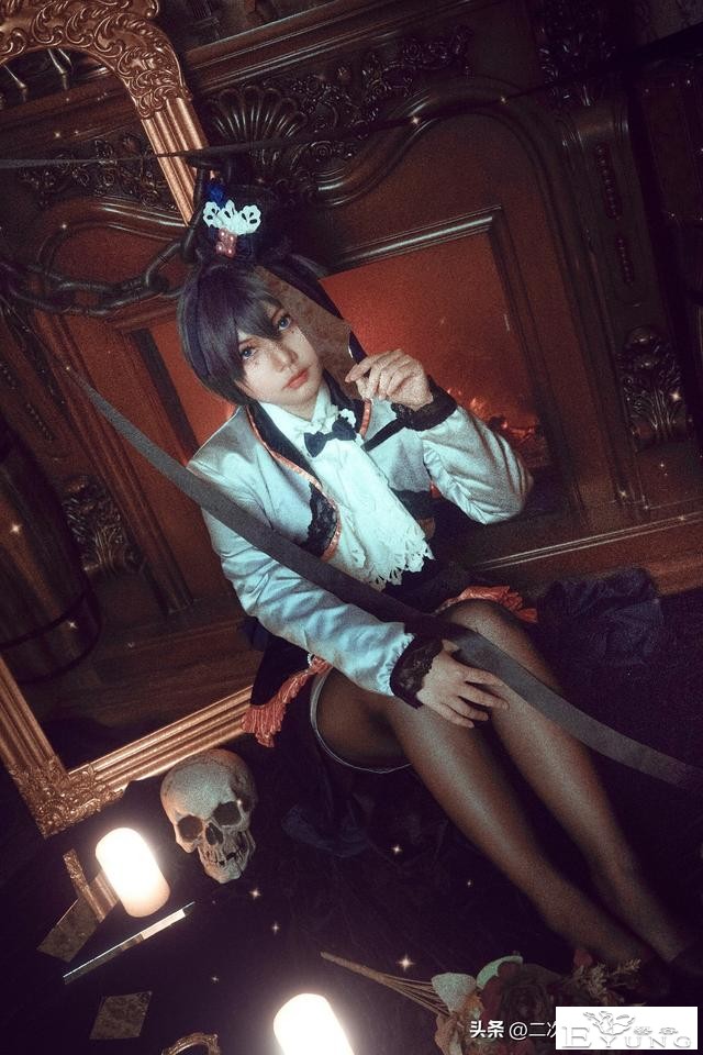 《黑执事》夏尔黑弥撒礼服cos，天呐，暗黑风居然可以这么可爱-8.jpg