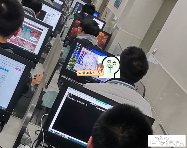网友吐槽微机课上众人摸鱼，看漫画补动画的都有，玩GAL那个最秀-1.jpg
