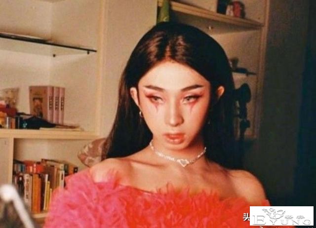 女装大佬登场！伊能静儿子穿女装引热议，身材高挑比女生还美-4.jpg
