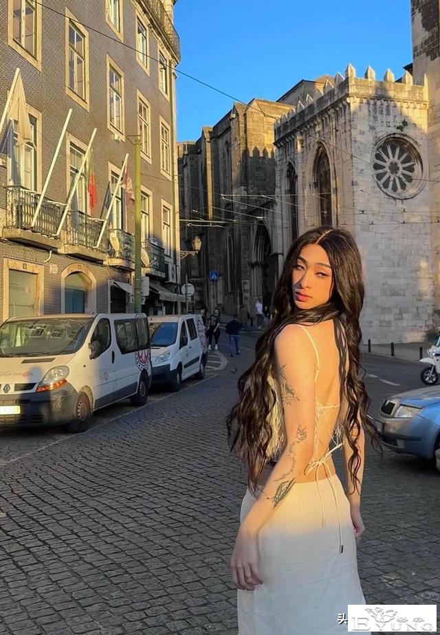 女装大佬登场！伊能静儿子穿女装引热议，身材高挑比女生还美-7.jpg