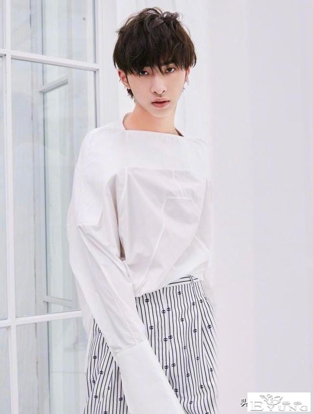 女装大佬登场！伊能静儿子穿女装引热议，身材高挑比女生还美-10.jpg