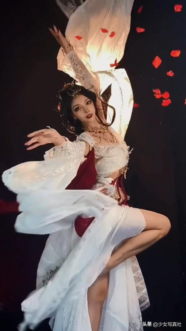 二次元cos变装，里面你认识几个？-13.jpg