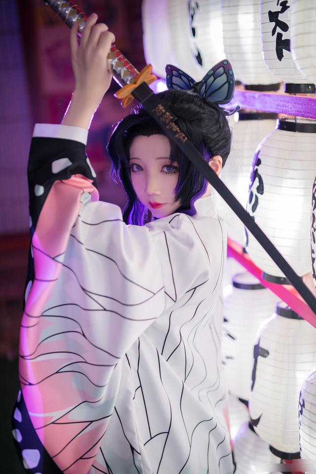 三组日本人气动漫《鬼灭之刃》角色“蝴蝶忍”的COSPALY作品欣赏-1.jpg