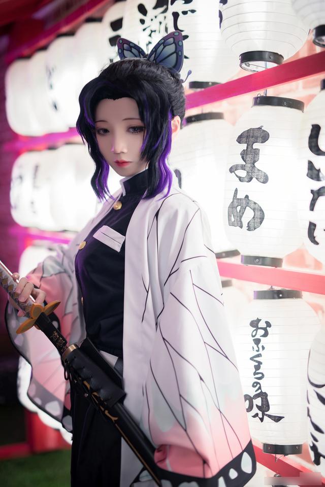 三组日本人气动漫《鬼灭之刃》角色“蝴蝶忍”的COSPALY作品欣赏-4.jpg