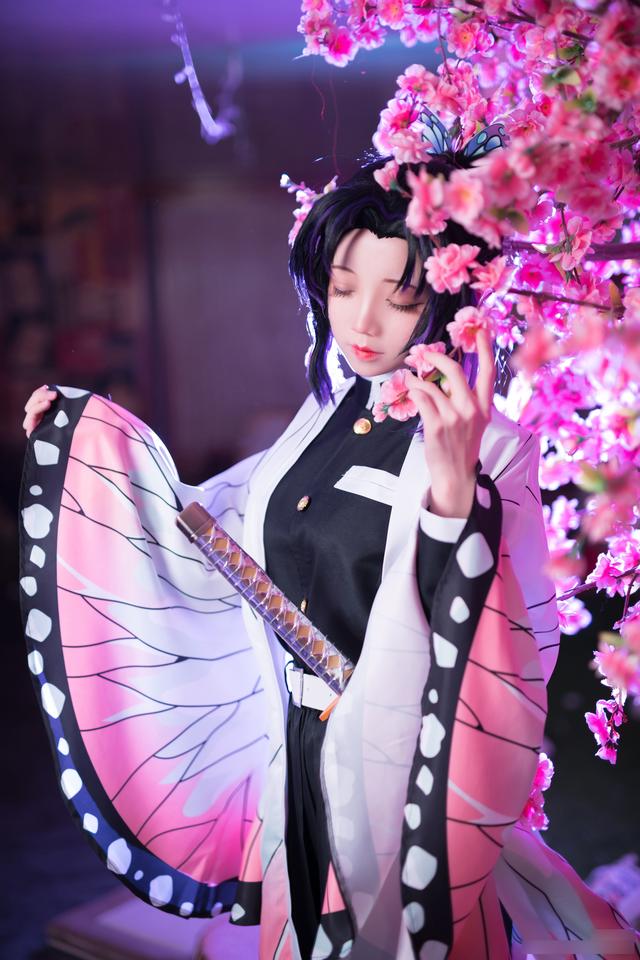 三组日本人气动漫《鬼灭之刃》角色“蝴蝶忍”的COSPALY作品欣赏-6.jpg