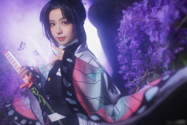 三组日本人气动漫《鬼灭之刃》角色“蝴蝶忍”的COSPALY作品欣赏-10.jpg