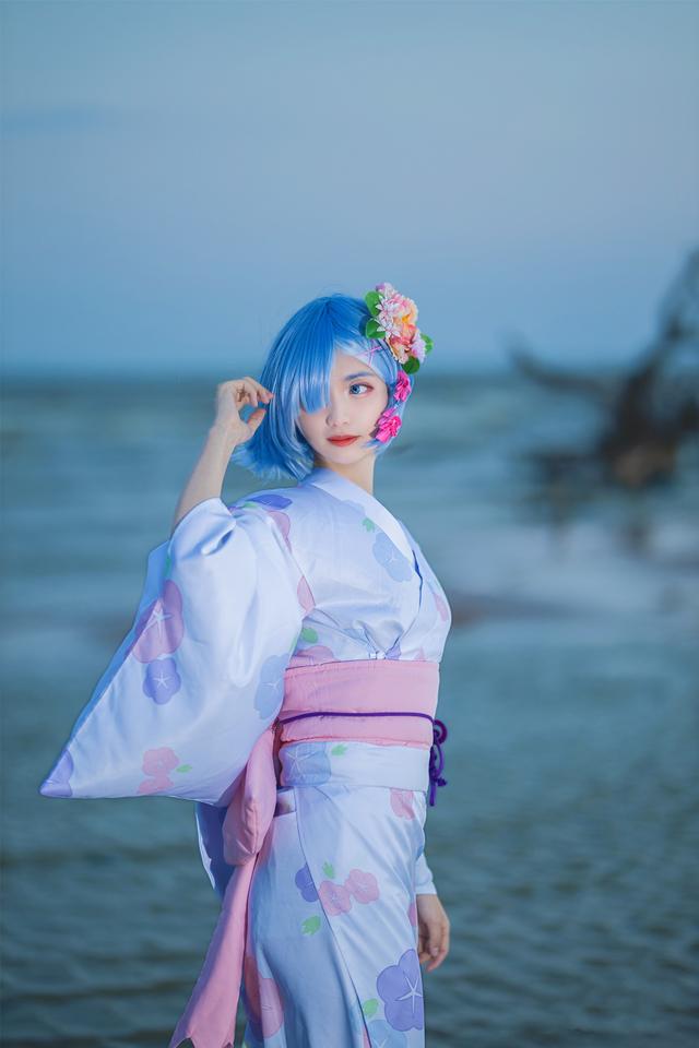 三组国人妹子COS的日本人气动漫角色“雷姆”！很有还原度的作品-32.jpg