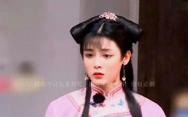 往胸部塞馒头男扮女装，这8位男星的反串才对得住观众-4.jpg