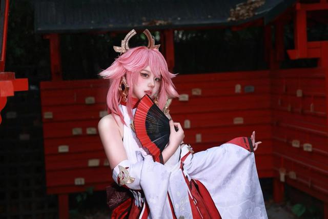惊艳视觉！原神八重神子 cosplay 还原灵动之美-1.jpg