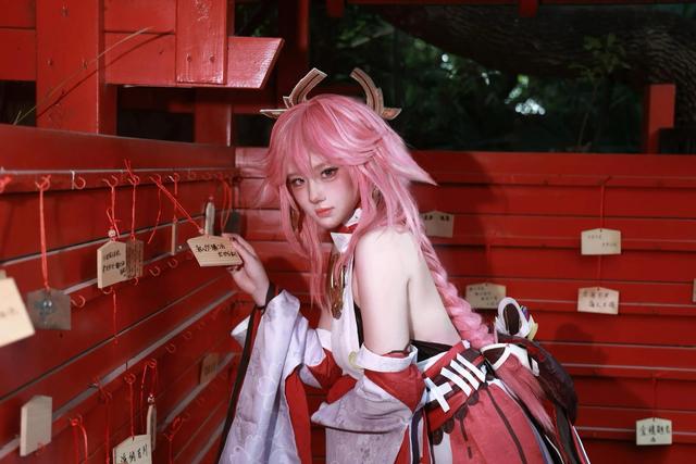 惊艳视觉！原神八重神子 cosplay 还原灵动之美-5.jpg