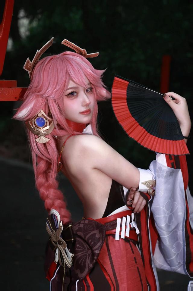 惊艳视觉！原神八重神子 cosplay 还原灵动之美-4.jpg